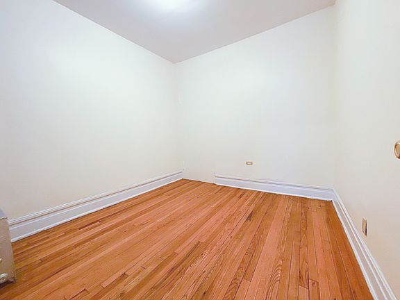 4th image of 166 W 83rd St