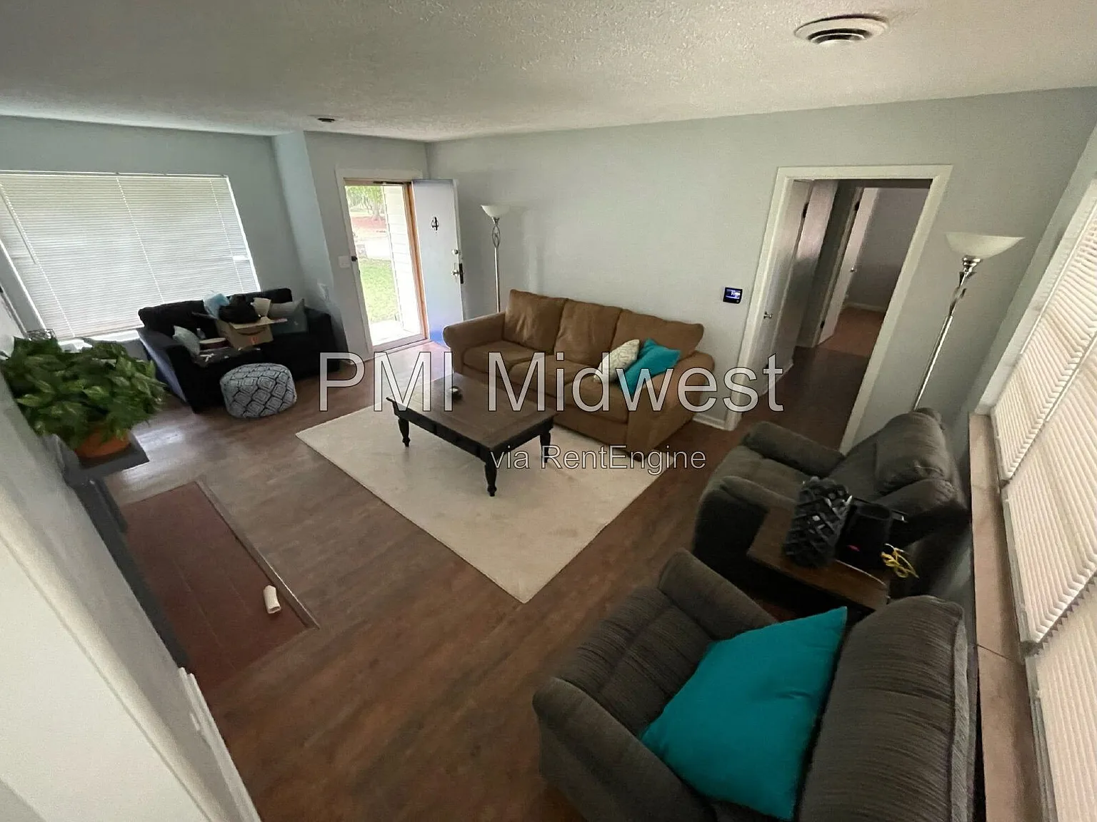 4 bed, 1.5 bath, 1504 sqft, $1,800 — Photo 3