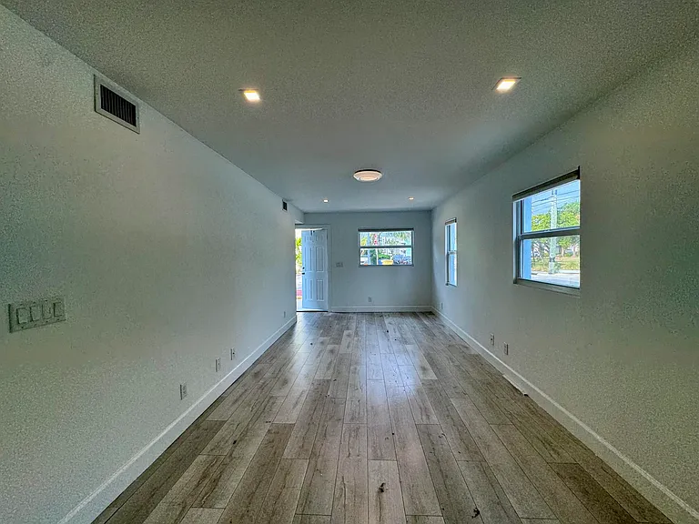 102 S K St #1 — Photo 16