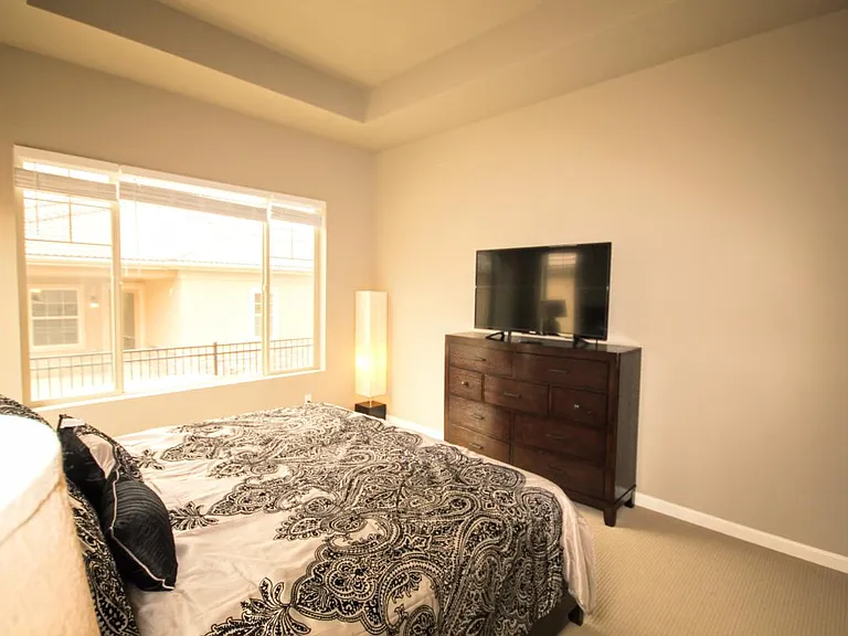 1401 Skyline Dr — Photo 34