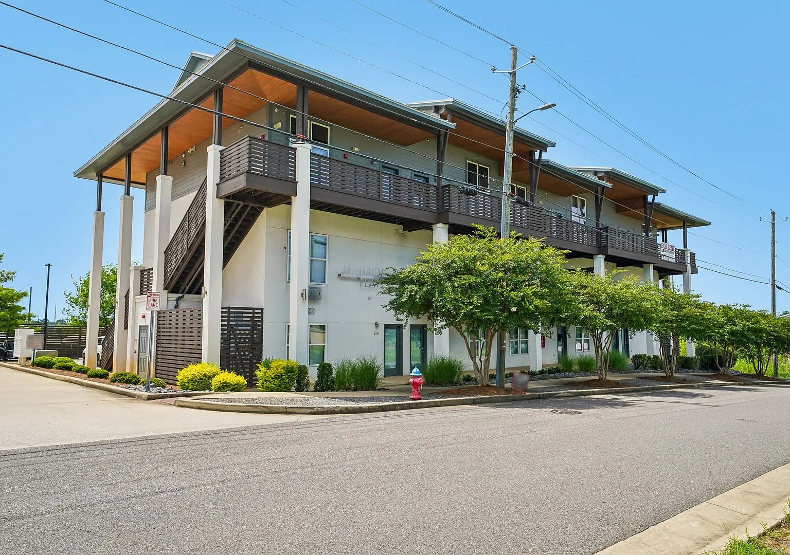 St. Thomas Flats — Photo 2