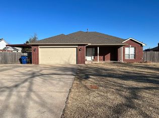 1110 S Morgan Rd, Mustang, OK 73064