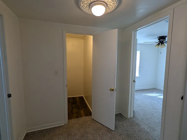 320 W Dill St #320 — Photo 3