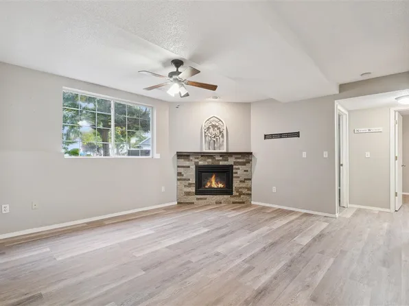 144 Elm Ridge Dr, North Liberty, IA 52317