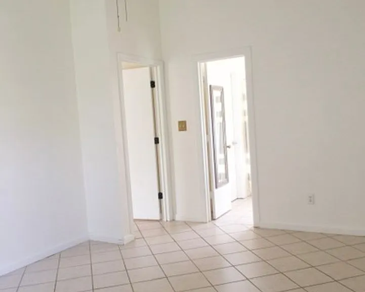 15640 Kensington Trl — Photo 9
