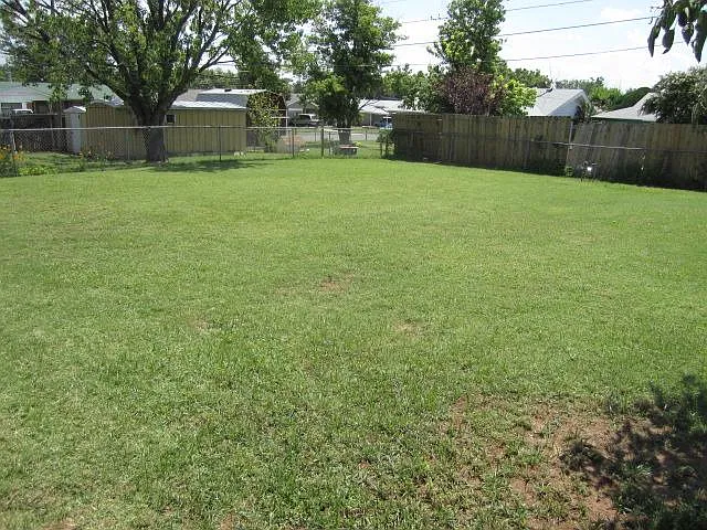 704 NW 1st St — Photo 10