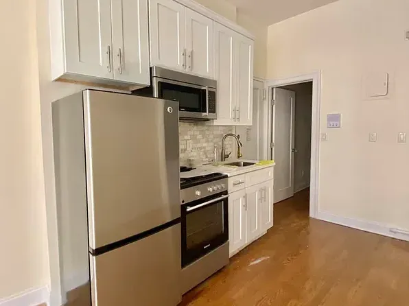 129 Perry Street image 1 of 8