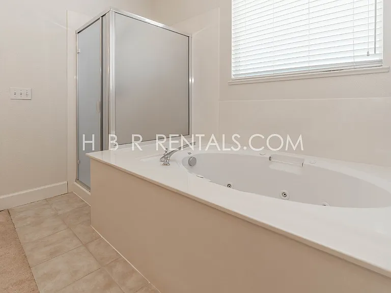 1825 Saint Moritz Ct — Photo 24