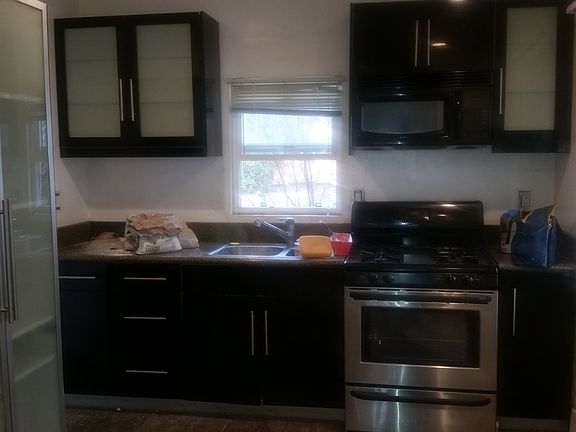 4th image of 1275 Vin Scully Ave