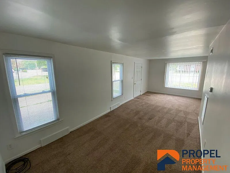 2 bed, 1.0 bath, 700 sqft, $850 — Photo 2