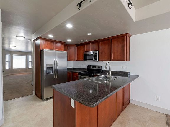 2nd image of 116 S Tamarak Cir