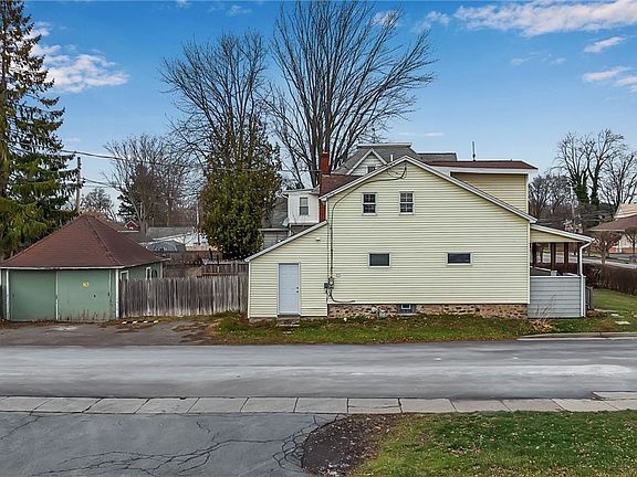 4th image of 2736 Main St