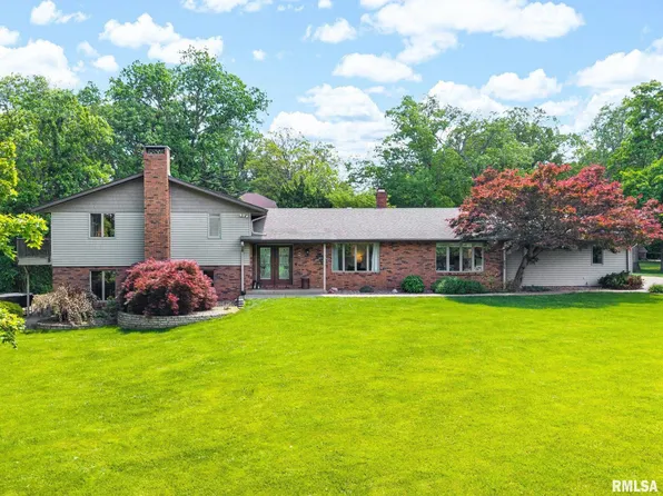 1450 NE Windermere Dr, Tremont, IL 61568
