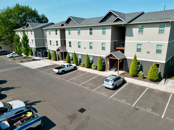 100 N 5th St #B16, Lebanon, OR 97355