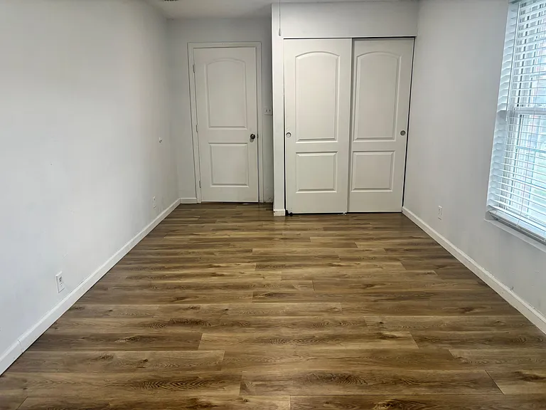 818 E Flag Ln — Photo 12