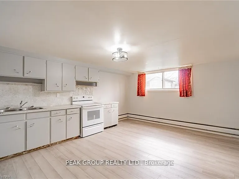 248 Bertie St #LOWER — Photo 5