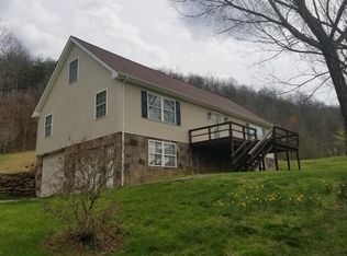 419 Wildflower Springs Ln, Manchester, KY 40962