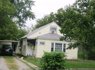 414 W 5th St, Flora, IL 62839