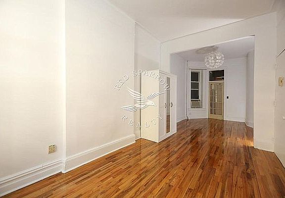 5th image of 310 E 94th St #1E