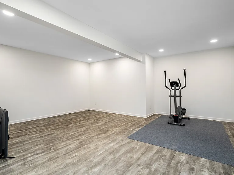 111 Pinevalley Dr — Photo 36
