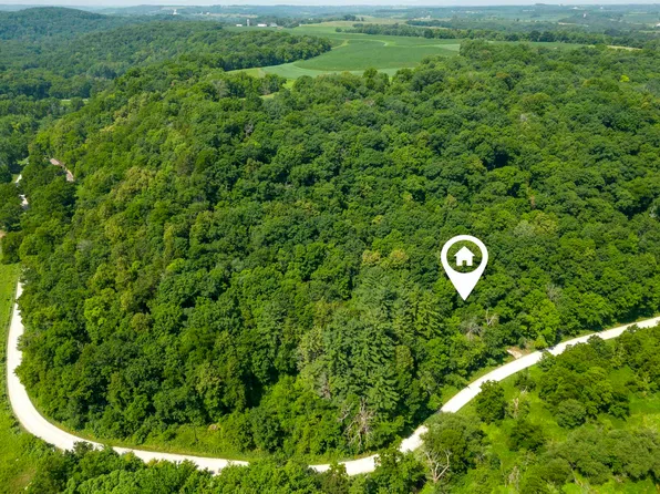 2108 Ferris Mills Rd, Decorah, IA 52101