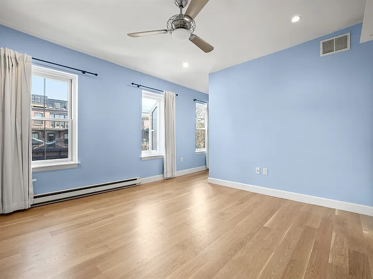 31 Concord Sq #4 — Photo 14