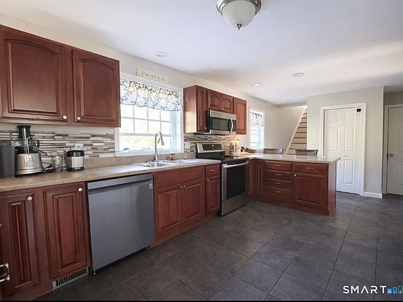 3rd image of 85 Soap Street