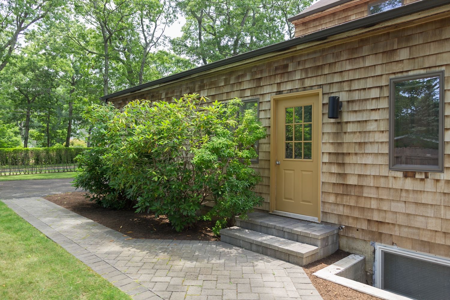  SEPARATE ENTRANCE TO FINISHED LOWER LEVEL