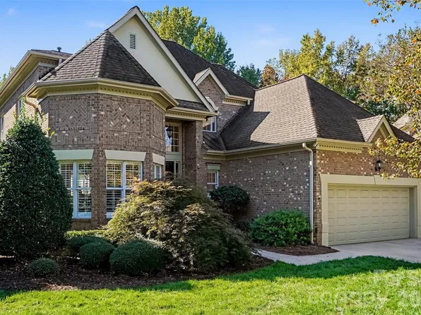 5637 Fairway View Dr, Charlotte, NC 28277