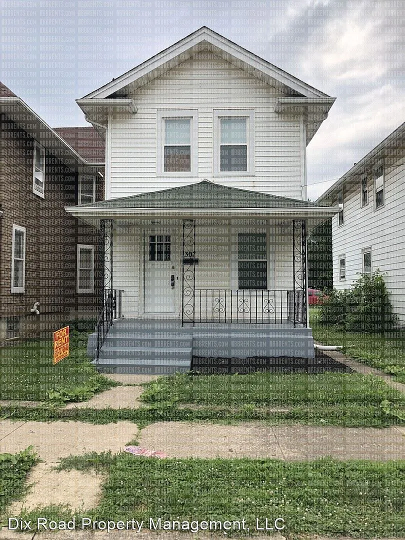 307 Crawford St photo 1