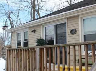 3810 E Lake Shore Dr, Wonder Lake, IL 60097