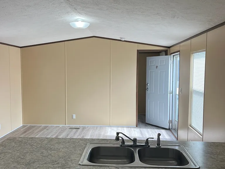 1836 N East Ave — Photo 11