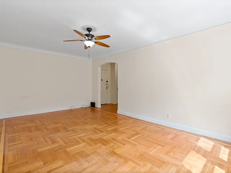 41-09 41st St #5C — Photo 8