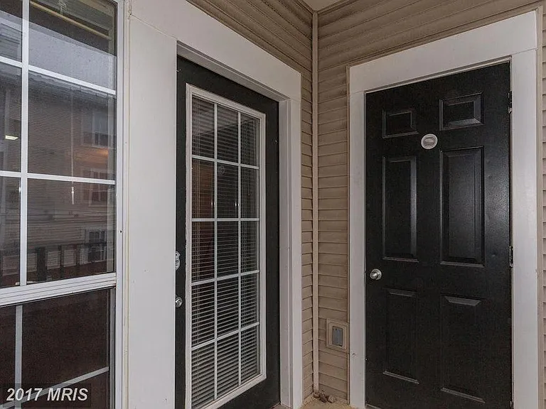 Eisenhower Ave — Photo 17
