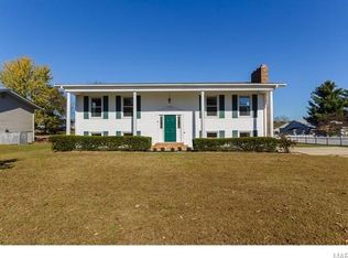 31 Whispering Pine Ln, Warrenton, MO 63383