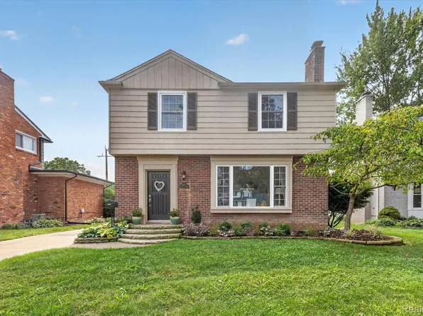 1037 W Selfridge Blvd, Clawson, MI 48017