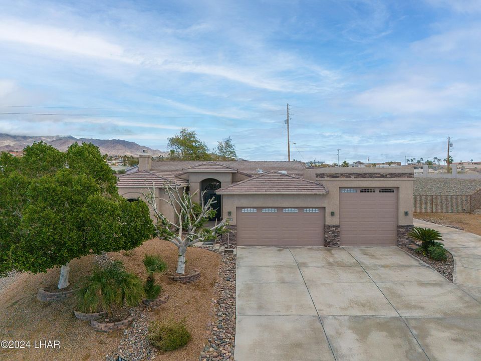 1st image of 3398 Desert Pl