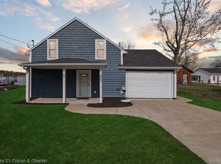 421 Edgewood Dr, Jackson, MI 49201
