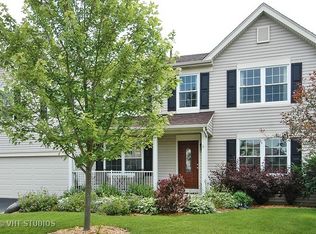 815 Crabapple Dr, Crystal Lake, IL 60014