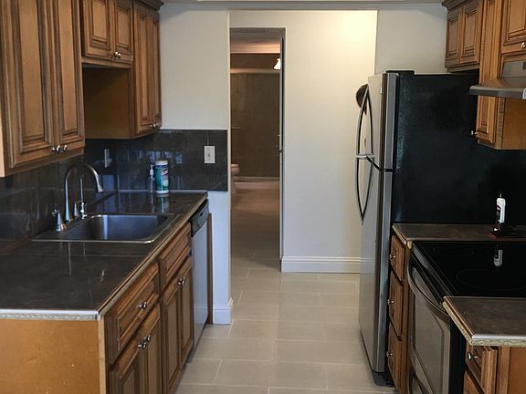 3rd image of 328 Northbank Ct APT 86