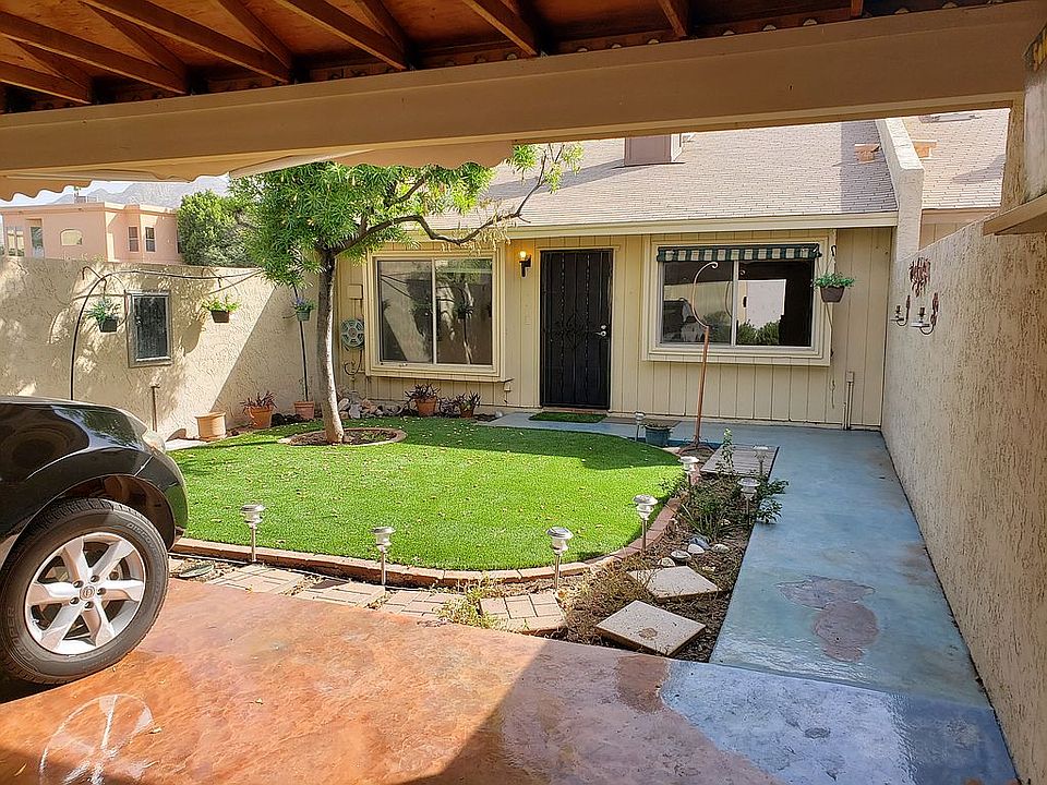 Entryway view