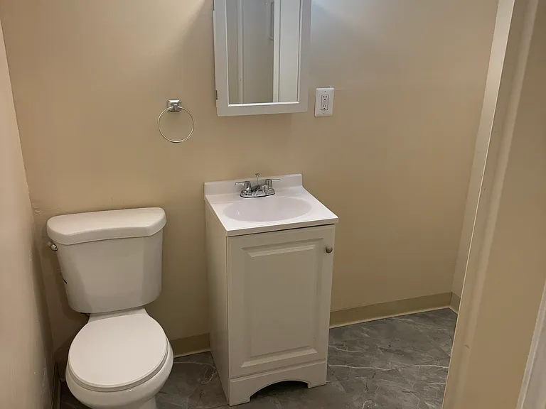 2228 Hunter Pl SE — Photo 10