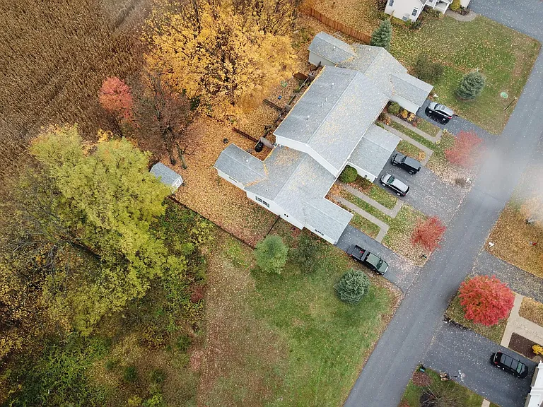 109 Mill Creek Ln — Photo 2