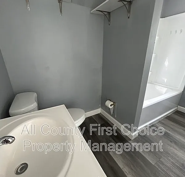 915 Ewing Ave — Photo 7