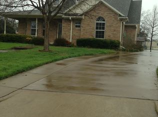 1012 N Harrison St, West, TX 76691