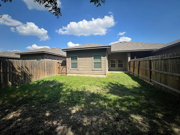1211 Old FM 306 — Photo 30