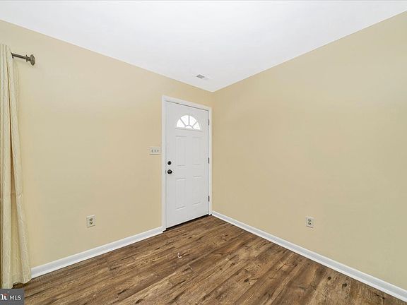 3rd image of 923 Klees Mill Rd