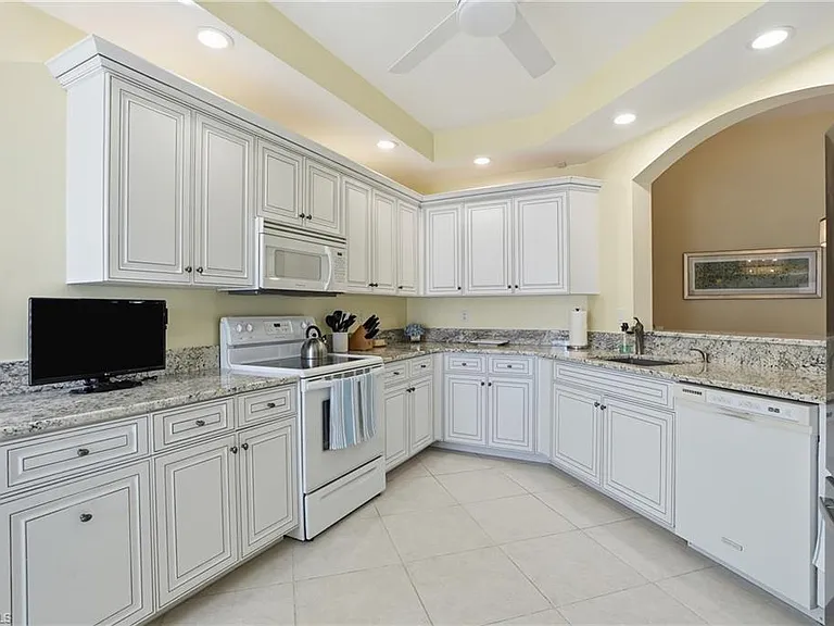 7048 Pelican Bay Blvd #C-302 — Photo 14