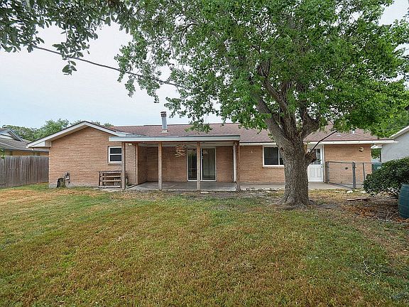 5th image of 722 Meadowbrook Dr