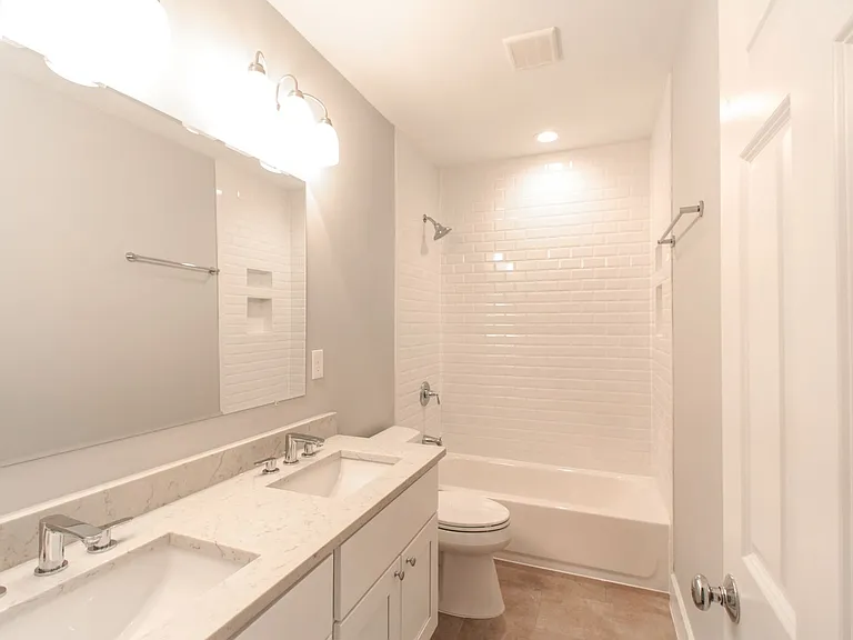 1267 Monroe St NE — Photo 6